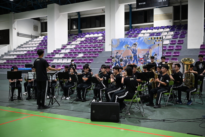 The Wind Band gives the opening performance.