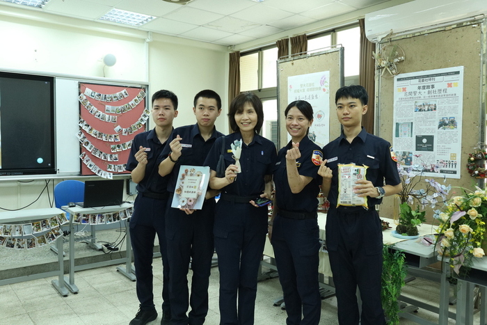 Evaluation committee members taking a group photo with the student club members as a memento